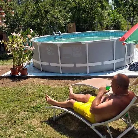 Stoyanovata Kashta Kremenik