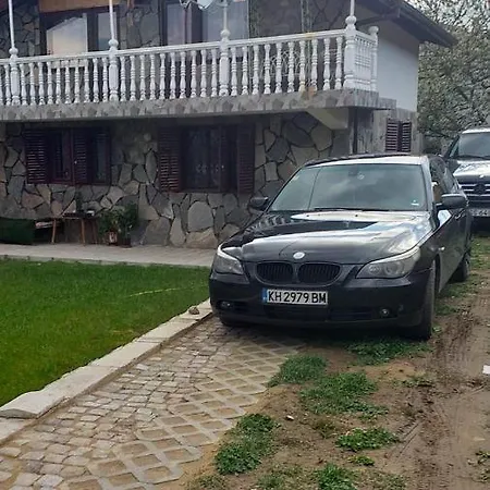 Stoyanovata Kashta * Kremenik